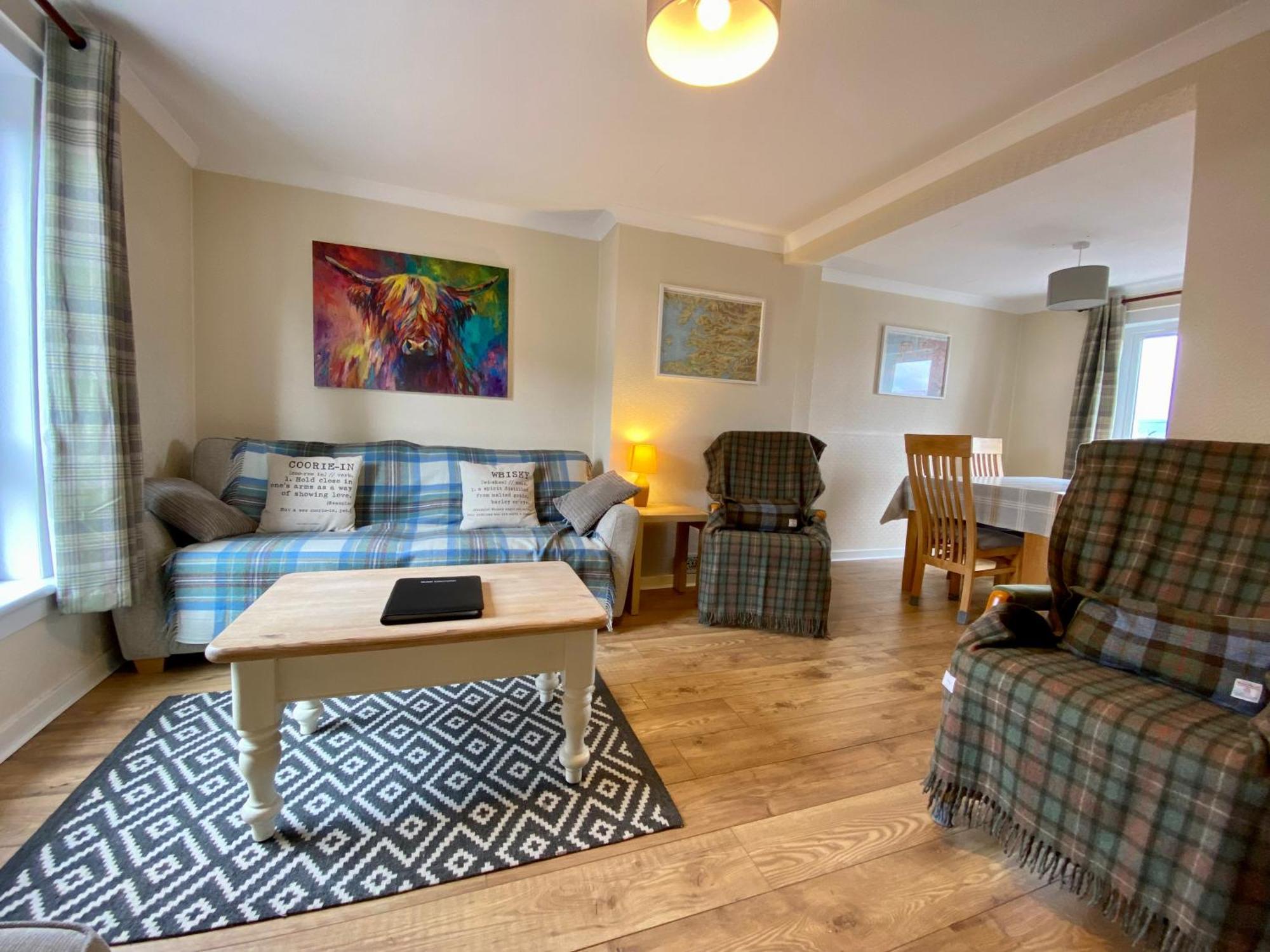 Traditional 3 Bed Town House Inverlochy エクステリア 写真
